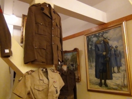 Kolekcja mundurów w Muzeum Dyplomacji i Uchoźstwa Polskiego