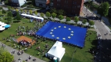 Oda do Radości i wielka flaga unijna. Bydgoszcz od 20 lat jest częścią Unii Europejskiej