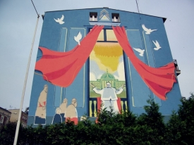 Mural z papieżem bez zgody konserwatora zabytków. Kolejne kontrowersje