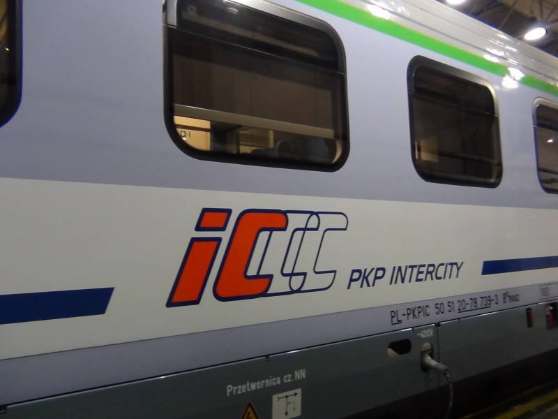 PESA zmodernizuje więcej wagonów dla PKP Intercity