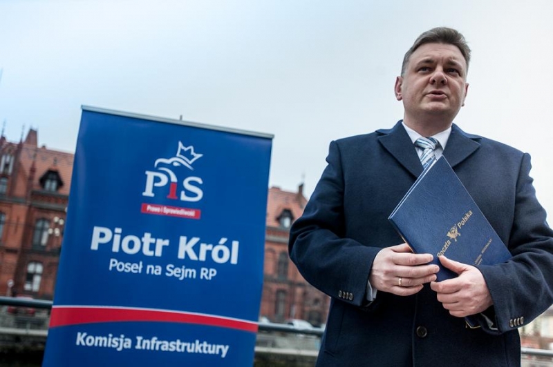 Poseł Piotr Król wśród inicjatorów odebrania TVN Discovery koncesji