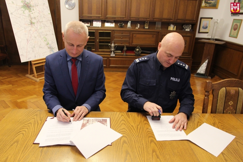 Prezydent Inowrocławia podpisał z Policją porozumienie na dodatkowe patrole