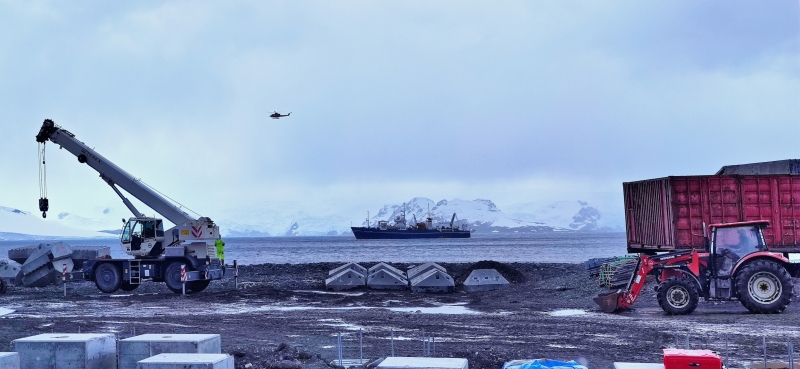 Polacy budują bazę na Antarktyce