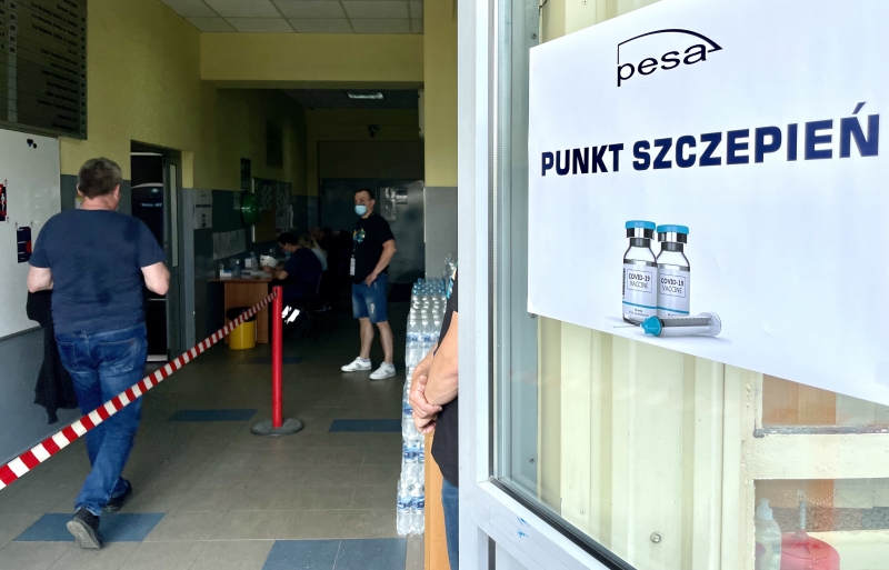 Ponad 600 pracowników Pesy zostanie zaszczepionych do soboty