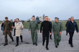Prezydent Duda odwiedził bazę w Latkowie. Będzie to pierwsze miejsce, gdzie będą stacjonowały amerykańskie Apache