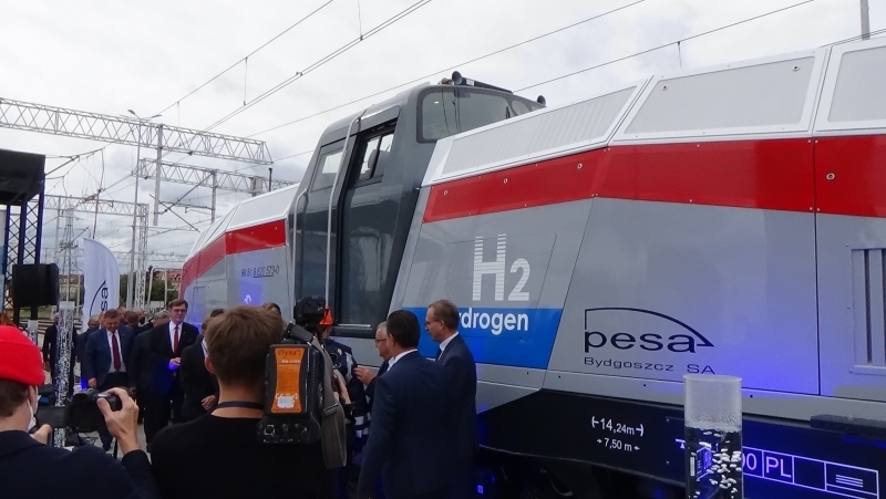 Niemcy zachwyceni polskim podejściem do wodoru i lokomotywą PESA