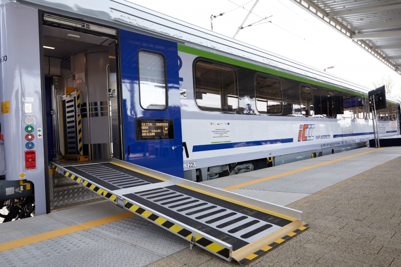 PKP Intercity zaoferuje pasażerom odnowione wagony. To ogromny kontrakt zrealizowany przez PESA