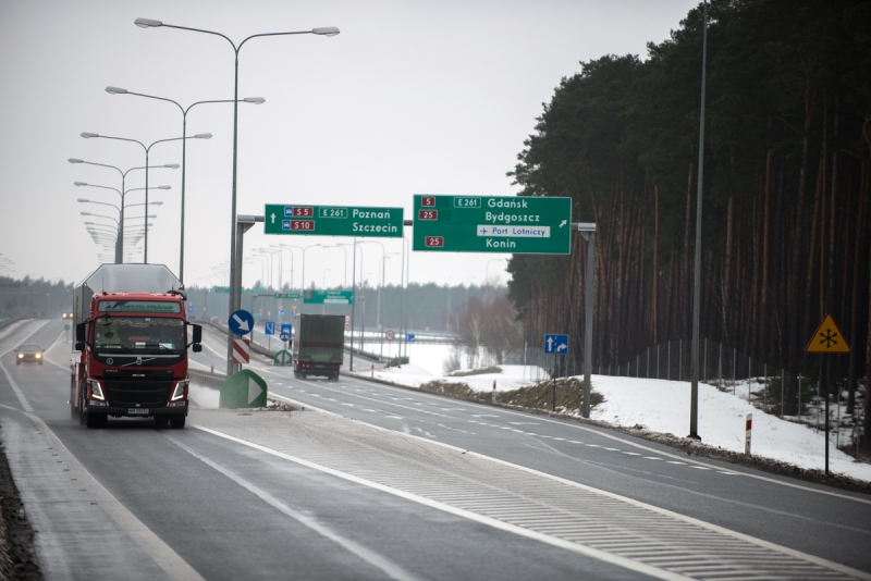 Ministerstwo Klimatu i Środowiska nie wyklucza zmiany trasy drogi S-10 i opóźnień w inwestycji