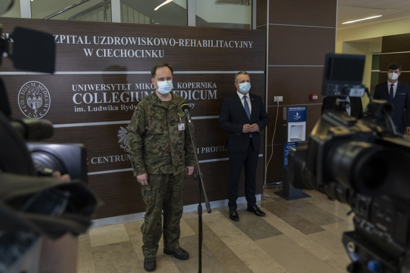 Szpital tymczasowy w Ciechocinku zaczął przyjmować pacjentów. Wymagających pomocy wciąż przybywa