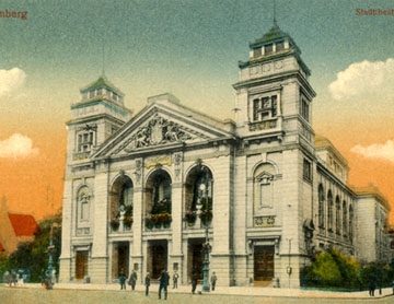 Na razie przyszłość Placu Teatralnego nie jest przesądzona