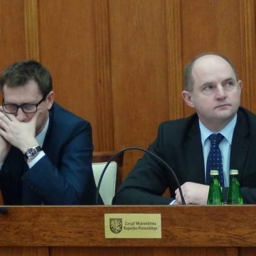 Radny zarzuca marszałkowi Całbeckiemu szkodzące lotnisku wypowiedzi