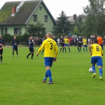 W Raciążu wylali na Zawiszę zimny prysznic