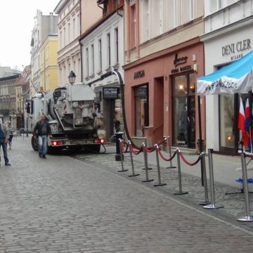 Trudno znaleźć chętnych do wystawiania się na ulicy Długiej