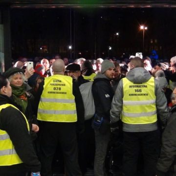 100 zł za zakłócanie przemówienia prezydenta