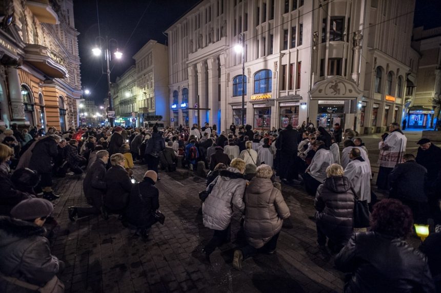 Dzisiaj wieczorem droga krzyżowa ,,W jej oczach”