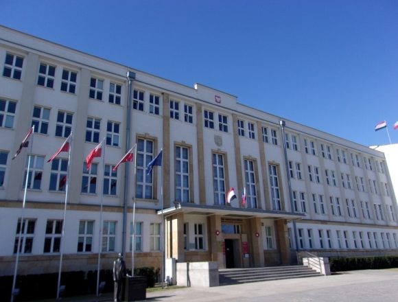 d8a1a0e96dcd5284449d827719db8d2b Uczelnie i tak otrzymają mniejsze środki od Centrum Czochralskiego