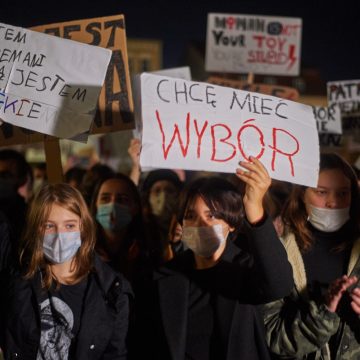 Społeczność akademicka o przekonaniach konserwatywnych reaguje na wspieranie przez niektóre uczelnie protestów