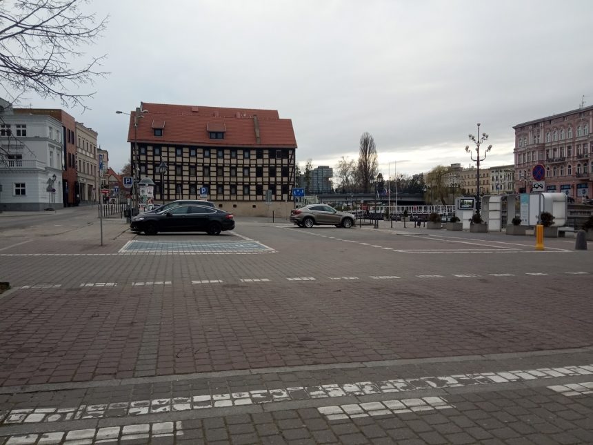 Lewica chce utrudnić życie parkującym w centrum