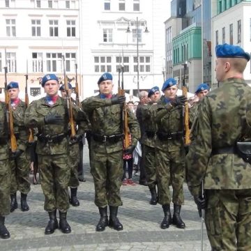 O Pomorskim Okręgu Wojskowym przypomina skwer, który wojewoda chce zlikwidować