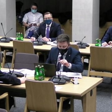 Polska mogłaby szczepić szybciej, ale problemem jest dostępność szczepionek