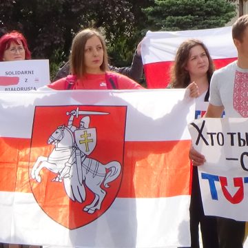 Białorusini protestowali w Bydgoszczy przeciwko dyktatorowi, bydgoska policja chciała ich legitymować