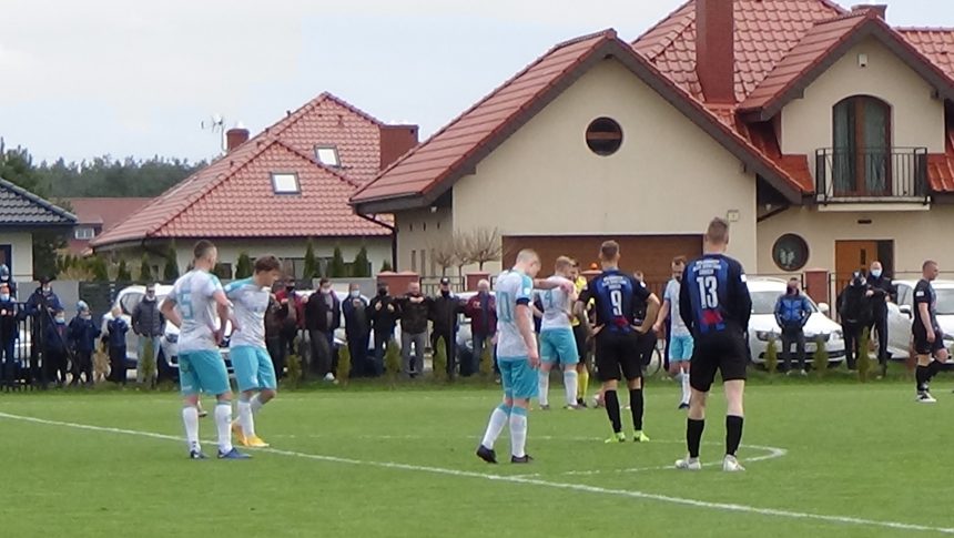 Powoli końca dobiega pandemiczny sezon piłkarski. Tak będą wyglądać awanse i spadki