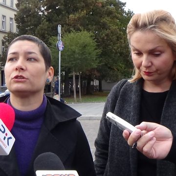 Ciężarówka sugerująca, że ,,pedofile grasują w Kościele” jeździła po bydgoskich ulicach. To kolejna odsłona światopoglądowego konfliktu na ulicach