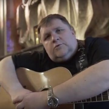 878fb21508396a86a2c97933aec8d241 Ks. Sławomir Bar z medalem Kazimierza Wielkiego