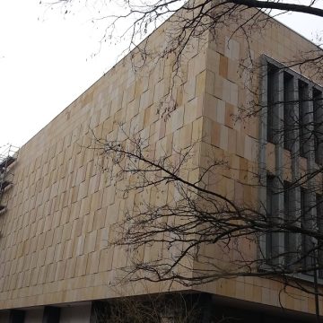 Nowa elewacja galerii BWA nową jakością w centrum Bydgoszczy