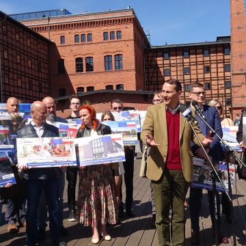 Wątek, że  przy granicach Bydgoszczy spadł pocisk wystrzelony z Rosji lub Białorusi jest poważnie brany pod uwagę. Lokalni politycy opozycji chcą wyjaśnień