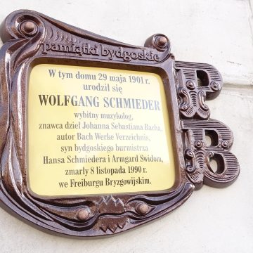 82d2d01ca5f38f98c8f41175f4f2e81e Syn bydgoskiego burmistrza skatalogował dzieła Bacha. Od dzisiaj o jego związkach z Bydgoszczy przypomni tablica