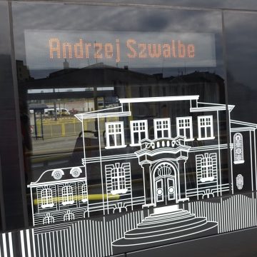 Sto lat temu urodził się Andrzej Szwalbe. W trasę ruszył wyjątkowy tramwaj z jego wizerunkiem