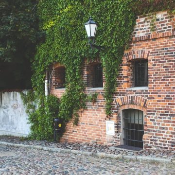 Domy w Toruniu, działki w Toruniu – lokalny styl budownictwa w roli inspiracji