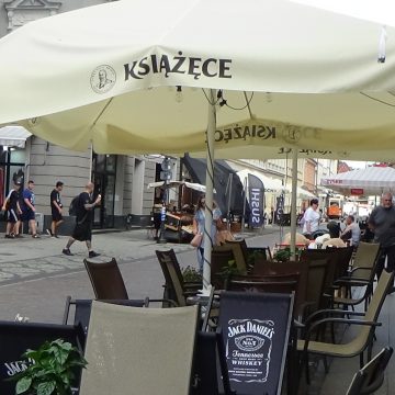 72080e6134341db673c7810a8afe0de8 Ulica Długa: Od darmowego dzikiego parkingu po niemal całkowite wyłączenie z ruchu