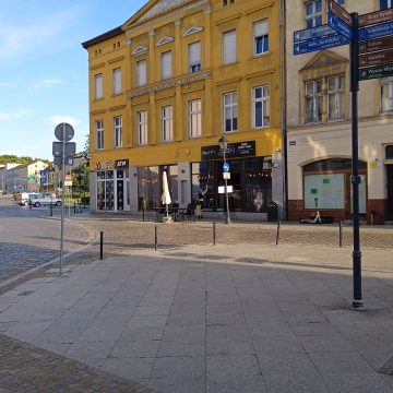 Policja miała zdawać czajniki, a ratusz odmawia nowego oświetlenia dla ożywienia ulicy Długiej