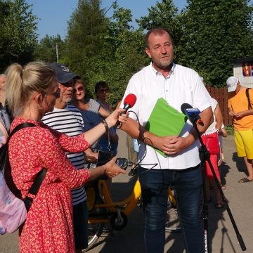 5503f9a47b188bc681b75ea5fdb3147e Mieszkańcy chcą utwardzenia Opławieckiej z rządowego funduszu. Czasu na decyzje jest bardzo niewiele