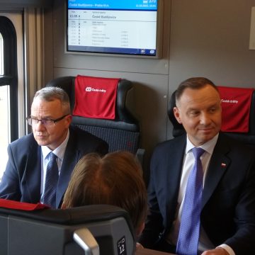 Prezydent Andrzej Duda odwiedził z gospodarską wizytą zakłady PESA. ,, Śmiało mogę powiedzieć, że to jest nasza duma”