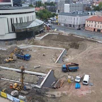 Pod Operą Nova trwają przygotowania do budowy podziemnego parkingu