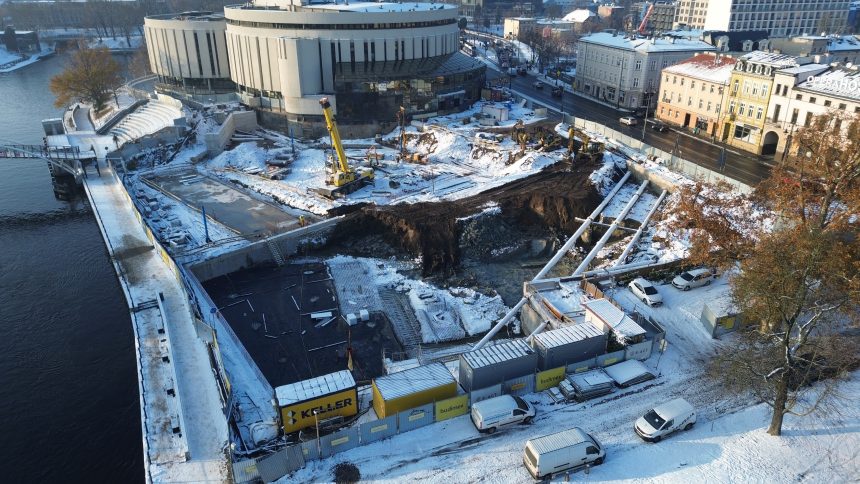 Przy Operze Nova powstaje parking podziemny. Na nim zlokalizowany zostanie czwarty krąg