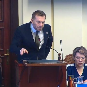 Bydgoski poseł złożył interpelacje w sprawie nieistniejącego leku