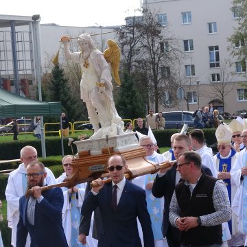 Wprowadzeniem figury św. Michała Archanioła z Gargano diecezja bydgoska rozpoczęła świętowanie jubileuszu