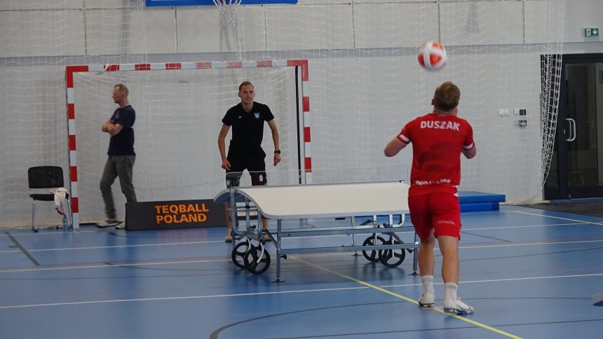 Mistrz świata w Teqball-u zmierzył się z pomocnikiem Zawiszy na inaugurację Festiwalu Kultury Węgierskiej w Bydgoszczy