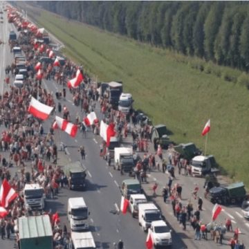 Fotomontaż stworzony przez AI z protestu rolników – rzekomo pod Bydgoszczą