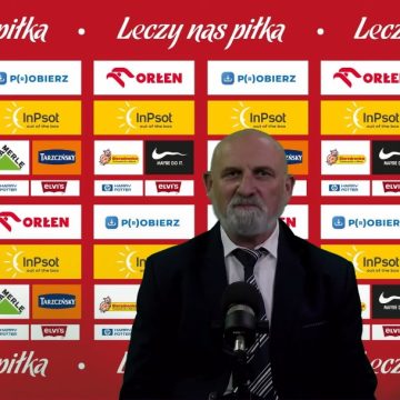 Kadr z nagrania na którym Florek udaje Probierza