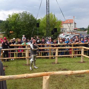 Kwiat rycerstwa polskiego opuścił bitwę z powodu podmokłego pola. Krzyżacy zrobili to samo