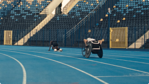 Stadion Zawiszy wystąpił w wyjątkowym spocie Apple. Obejrzały go miliony Screenshot 2024-08-16 at 12-34-46 (98) The Relay Apple – YouTube