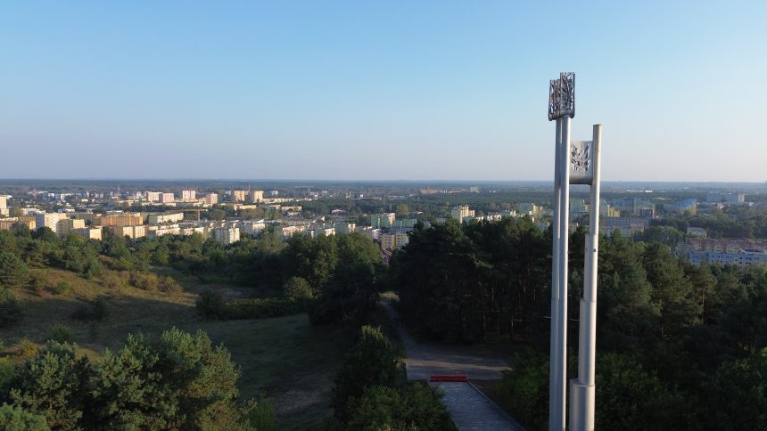 Pomnik Poległych w Dolinie Śmierci jest w fatalnym stanie