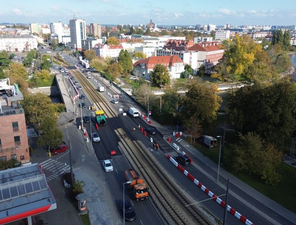 Na Bernardyńskiej autobusy mają problemy, ale miasto nie stanęło w korku