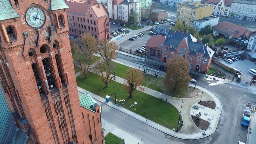 Rewitalizacja Placu Kościeleckich dobiegła końca. Przypominamy jej przebieg