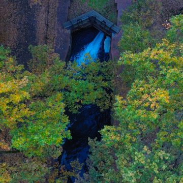 Jesienią Planty nad Kanałem pokazują urok złotej jesieni